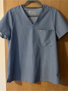 FIGS Women’s V Neck Scrub Top and Zamora Joggers